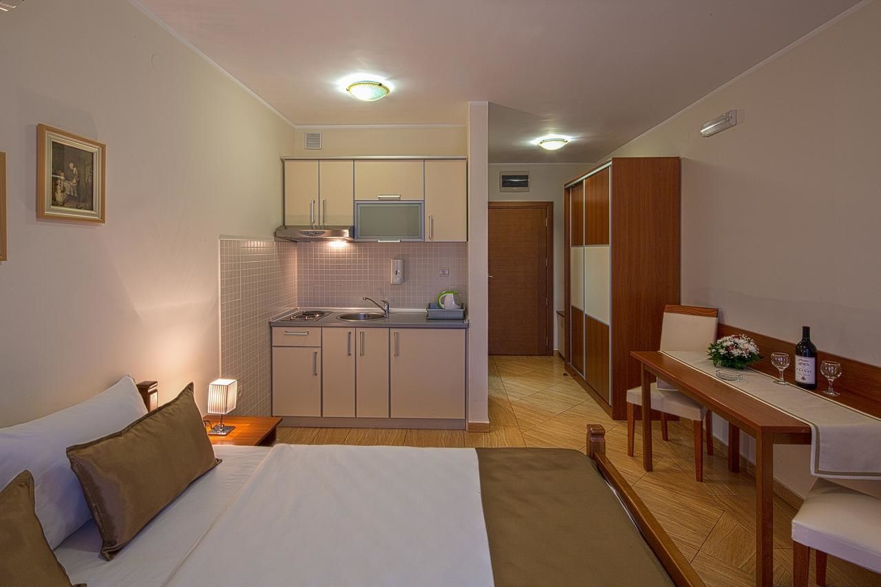 Апартаменты Petrovac Holiday Apartments Петровац