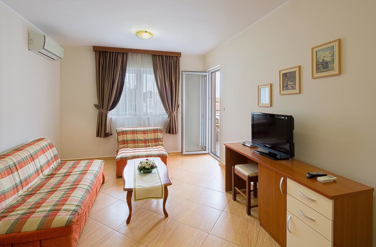 Апартаменты Petrovac Holiday Apartments Петровац