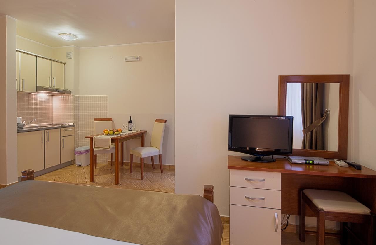 Апартаменты Petrovac Holiday Apartments Петровац
