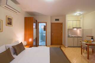Апартаменты Petrovac Holiday Apartments Петровац Номер-студио с балконом-5
